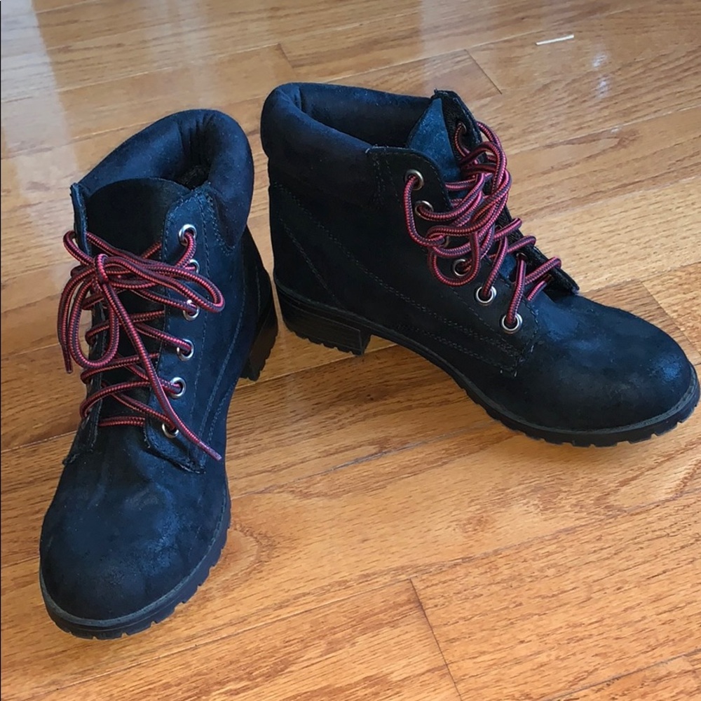 3/$15 Black boots with red shoes laces